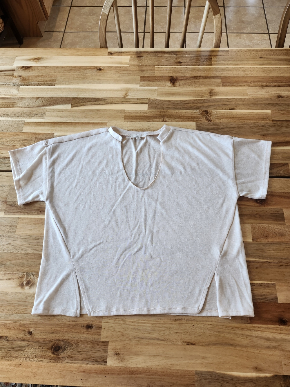 Chelsea & Violet Short-Sleeve Keyhole Top in Light Cream